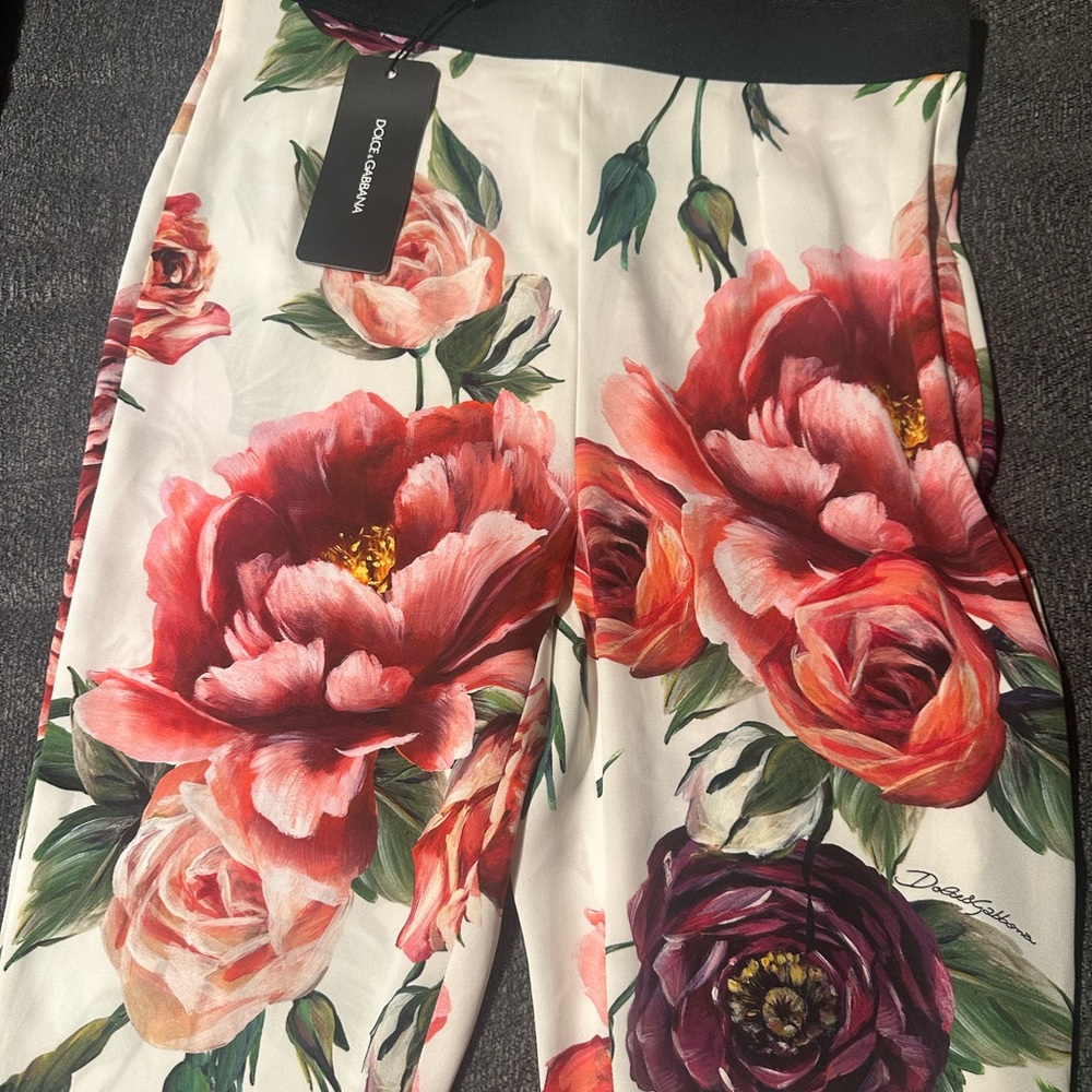 Dolce & Gabbana Cream Floral Cropped Pants with Black Waistband - Picture 5 of 11